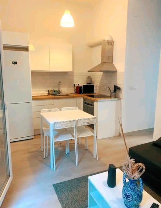 Apartamento En La Playa Las Arenas +Wifi+Ac Valenza Esterno foto